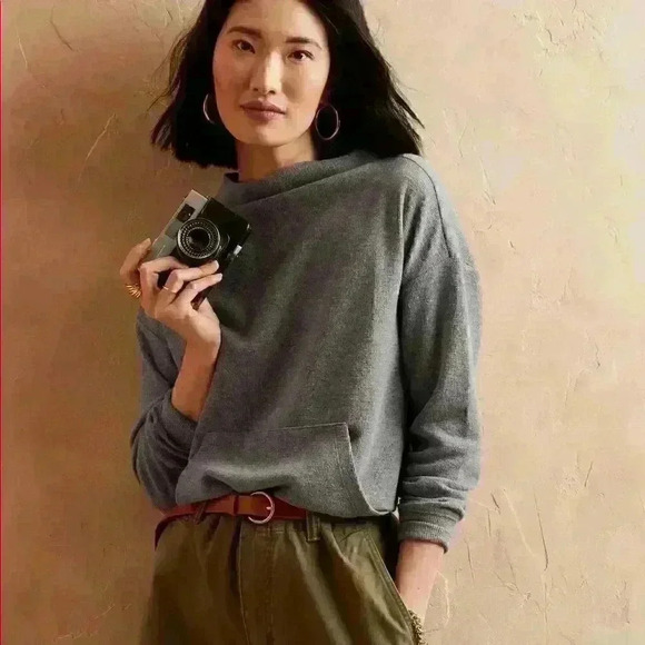 Banana Republic Tops - Banana Republic Cozy Mock-Neck Sweatshirt